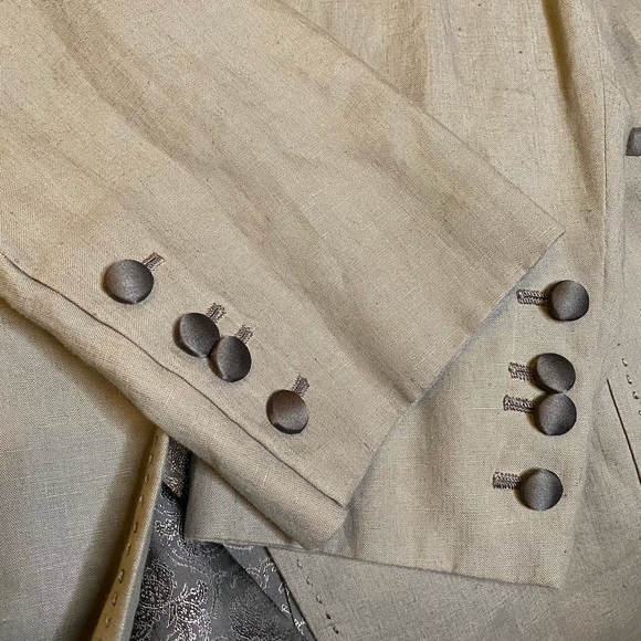 A tailored jacket  owned by Carmelo Anthony design by Waraire Boswell - Picture 5 of 9